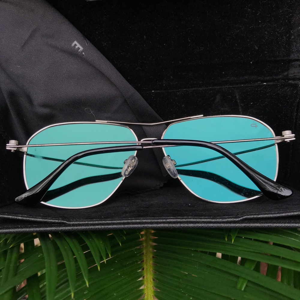 PRIVÉ SUNGLASSES - Picture 3 of 4